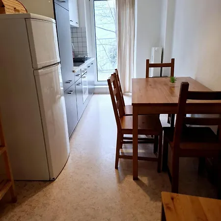 Altbau-schmuckstueck An Der Karli Mit Riesigem Balkon * Leipzig